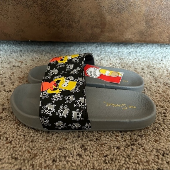 NWT The Simpsons Black & Gray Bart Simpson Skull Print Slides Size 1 Boys - Picture 5 of 8
